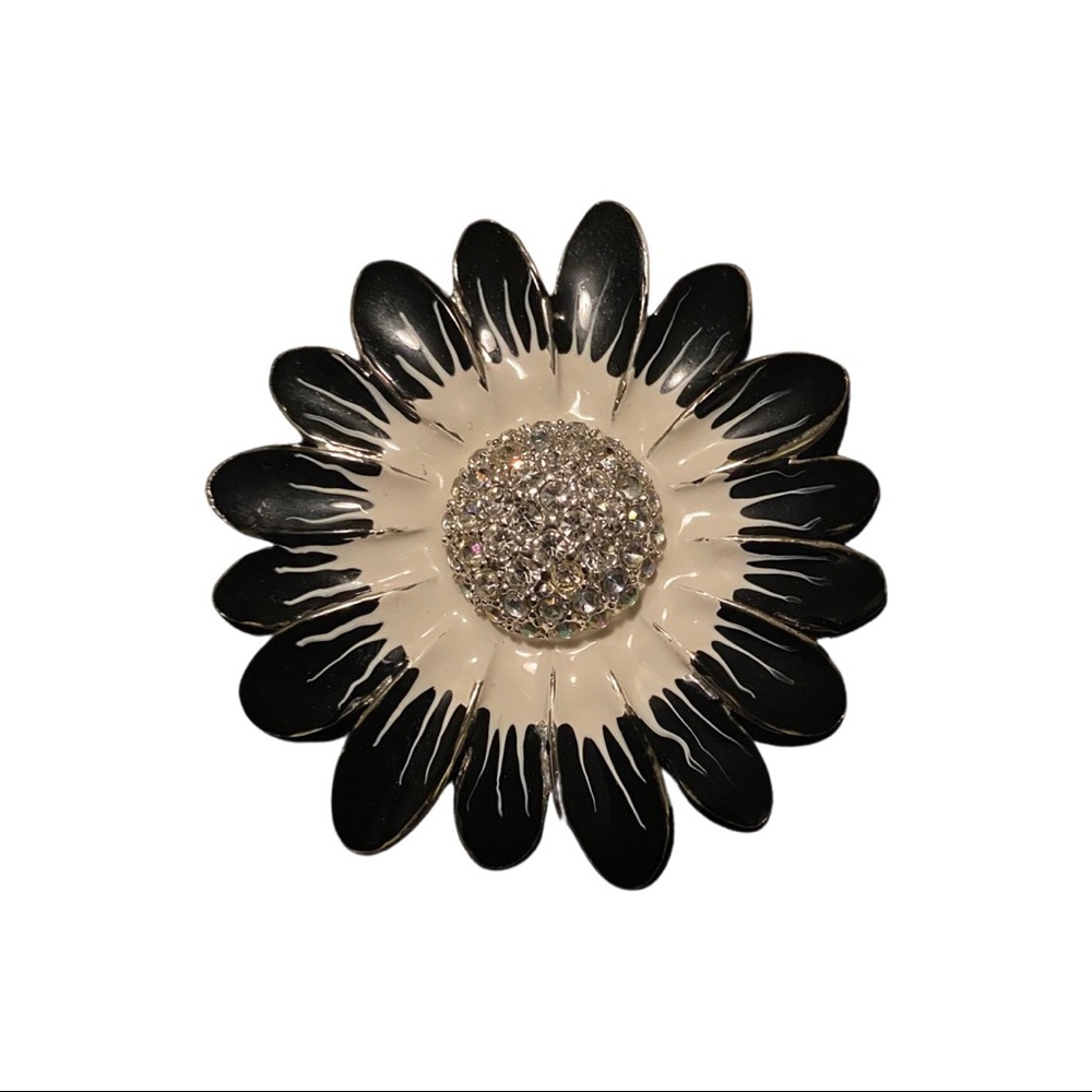 Black and white flower brooch pin